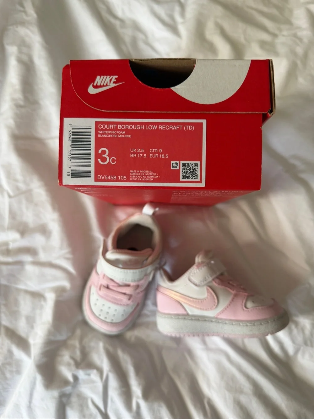 Nike Toddler White and Pink Sneaker 3c